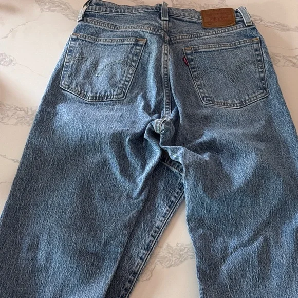 Levi's Women's Straight Leg Light Blue Denim Jeans - Picture 5 of 7